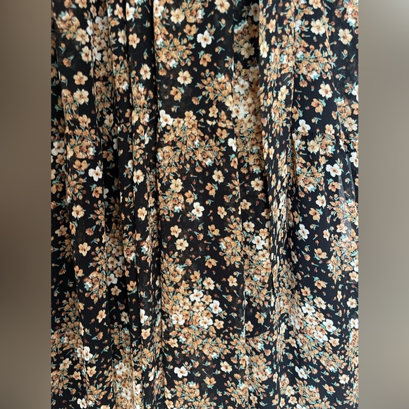 Sleeveless Floral Maxi Dress - Picture 2 of 4